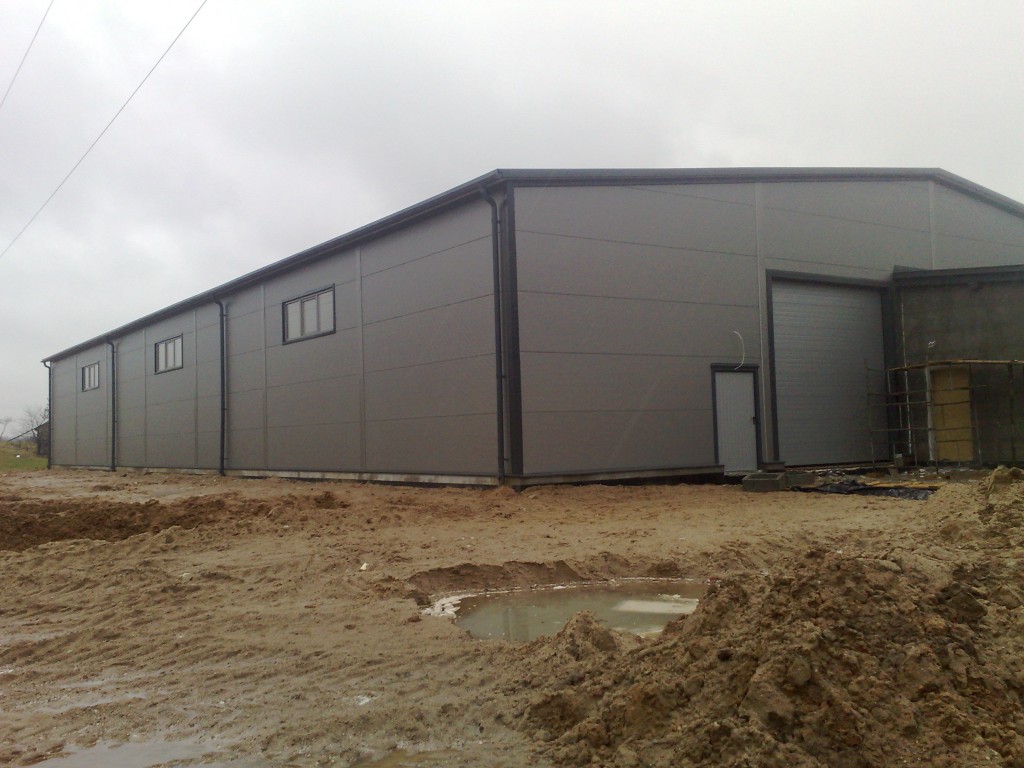 Kompleksowa realizacja hali magazynowej hurtowni maszyn stolarskich dla STAN DREW w Sierakowicach